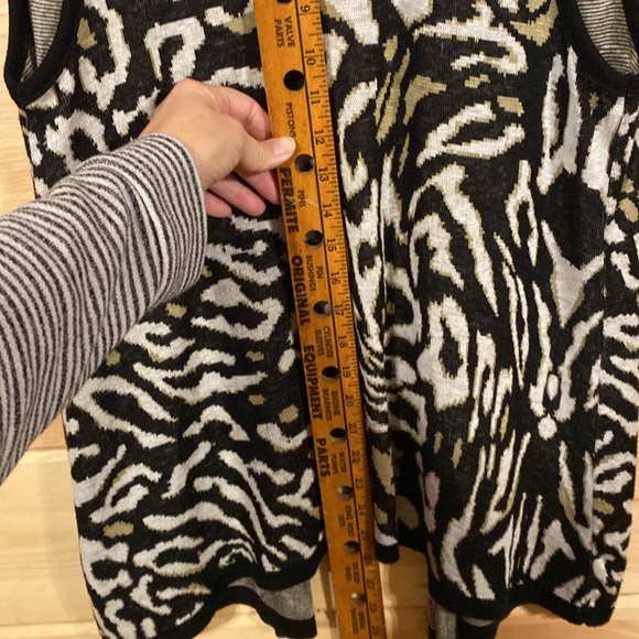 Art and Soul sweater vest $12. Medium animal print - Picture 3 of 3